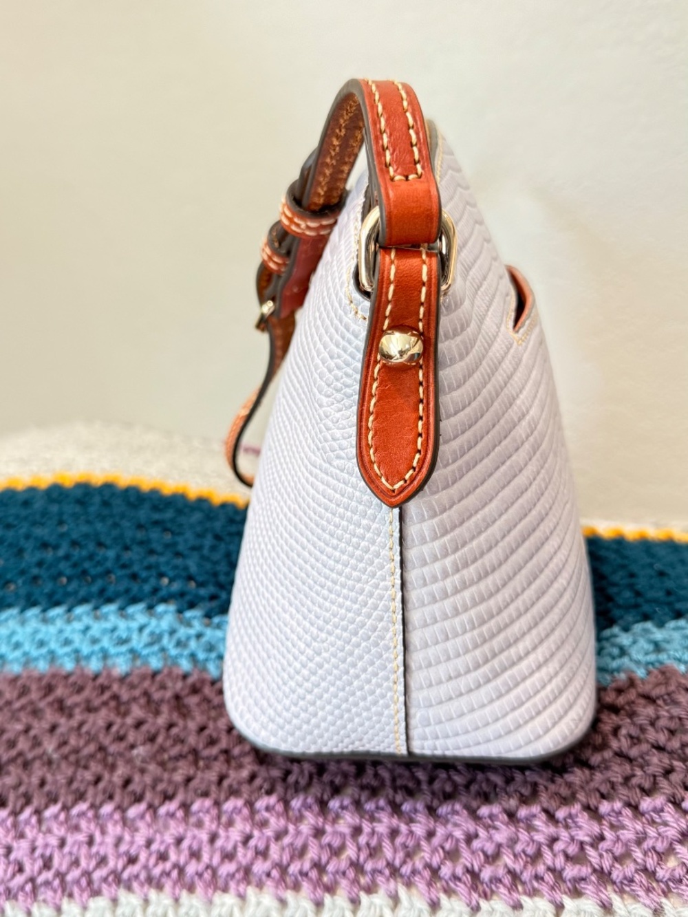 Dooney & Bourke Lilac Suki Leather Crossbody Bag. - Picture 4 of 7